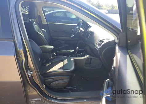 2020 Jeep Compass Latitude 4X4 z USA, uszkodzony, nr VIN 3C4NJDBB6LT255915